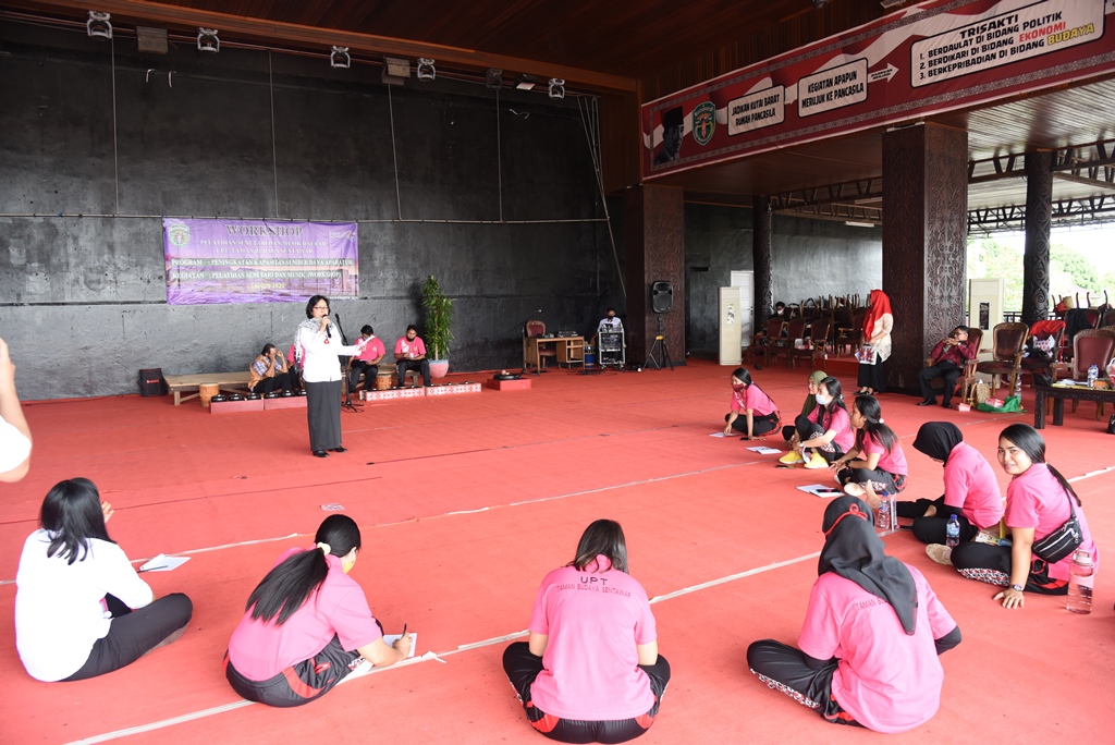 UPT TBS Gelar Pelatihan Tari Gantar Dan Musik Gantar Tahap Awal Khusus Untuk Para Pelatih 